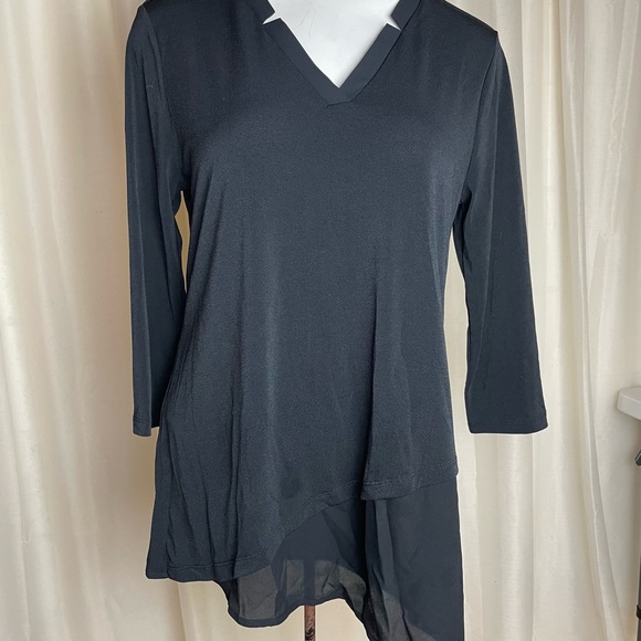Magnolia Grace Osher Assymetrical v-neck blouse - Picture 1 of 10